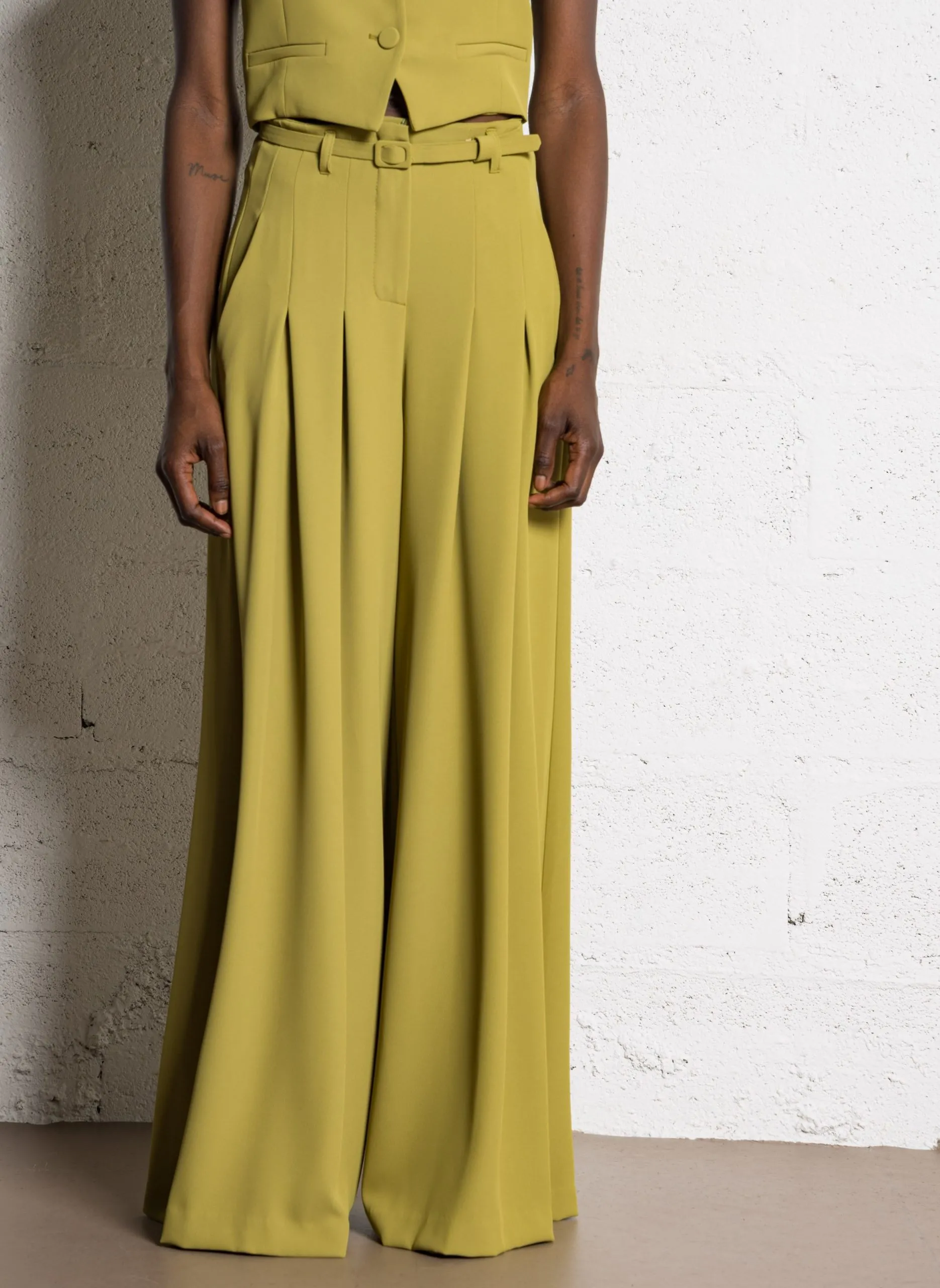 Azawood - Weite Hose mit hohem Bund Gelb