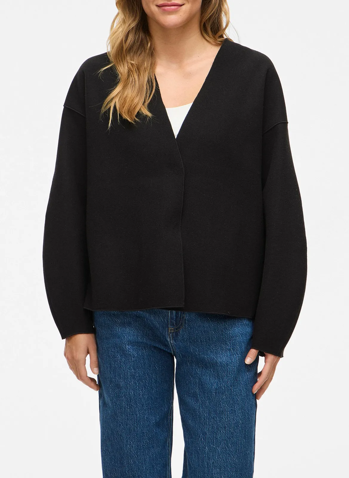 Leichte weite Strickjacke mit V-Ausschnitt Schwarz JUICE