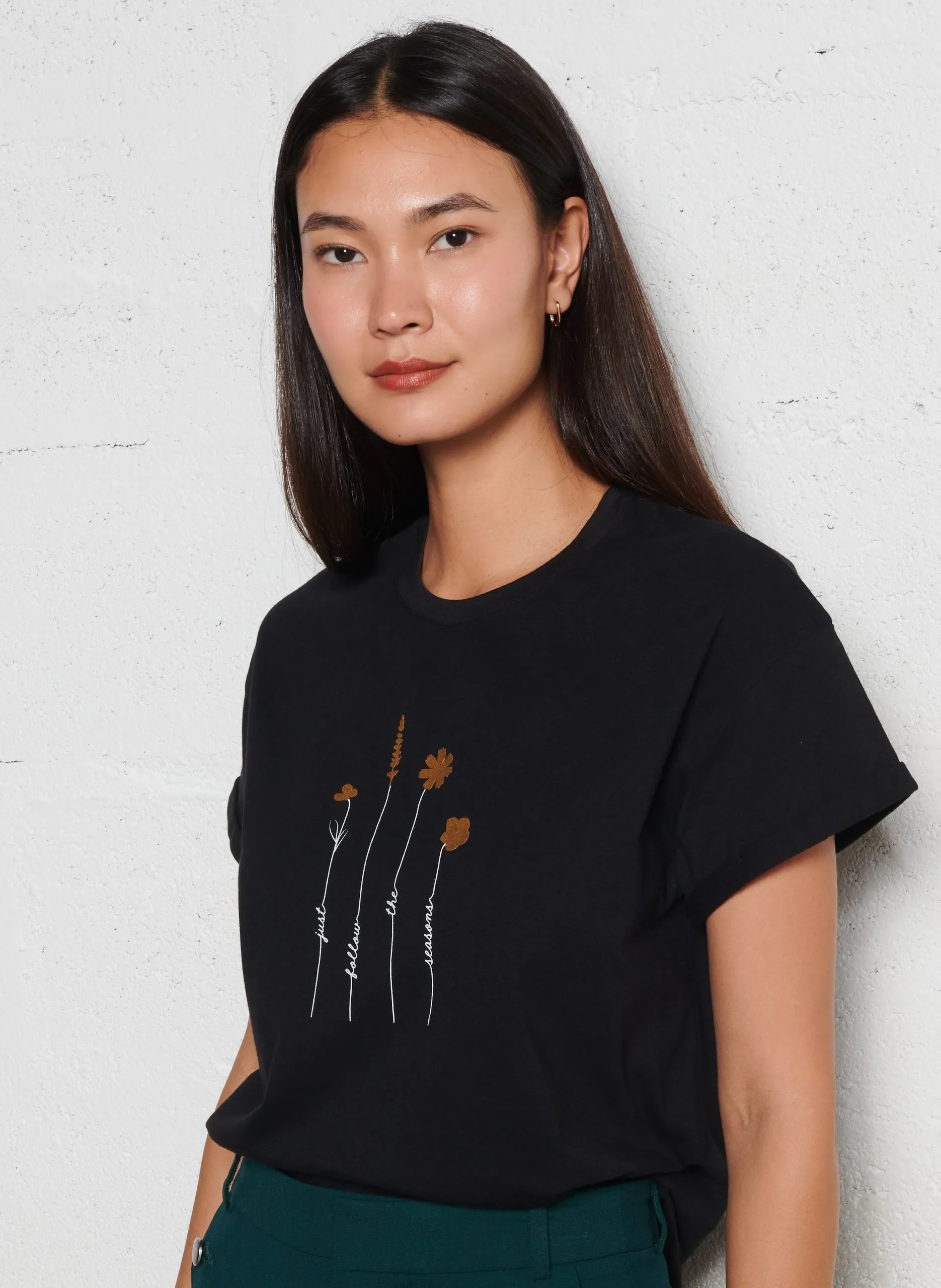 Gerade geschnittenes Rundhals-T-Shirt aus Baumwolle mit Siebdruck Schwarz