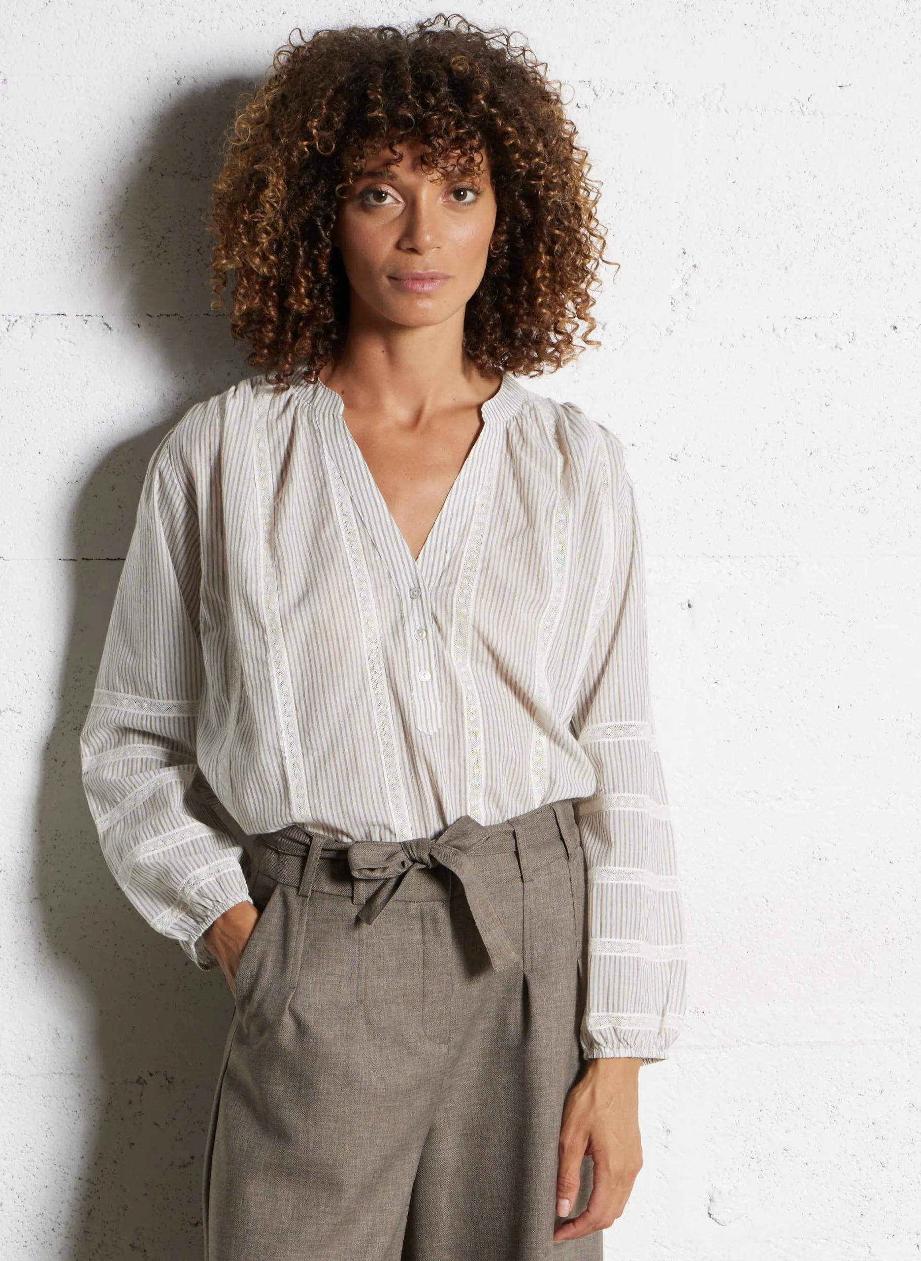 Baumwollbluse mit V-Ausschnitt Grau SALOME