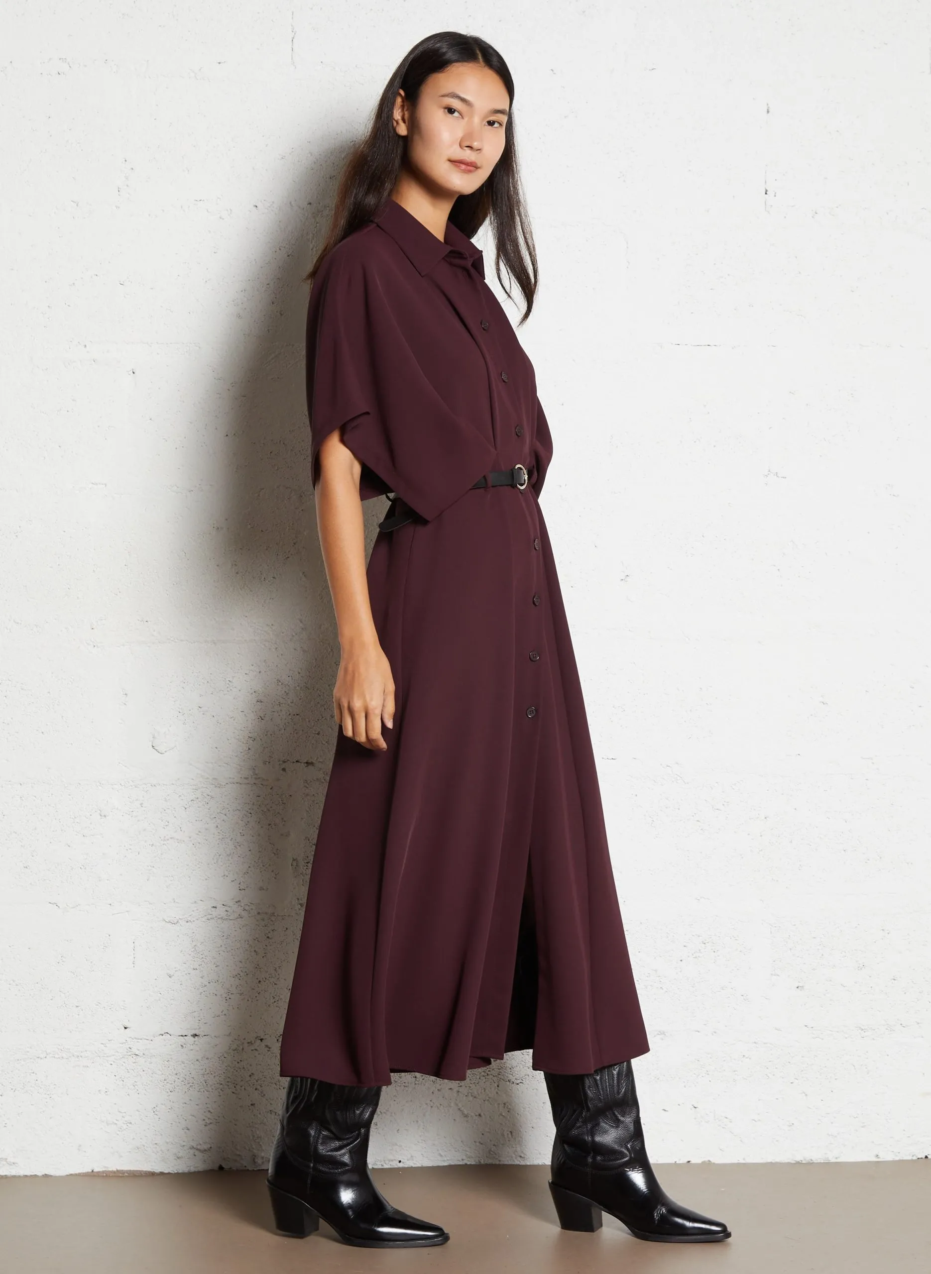 Langes Kleid mit klassischem Kragen Rot