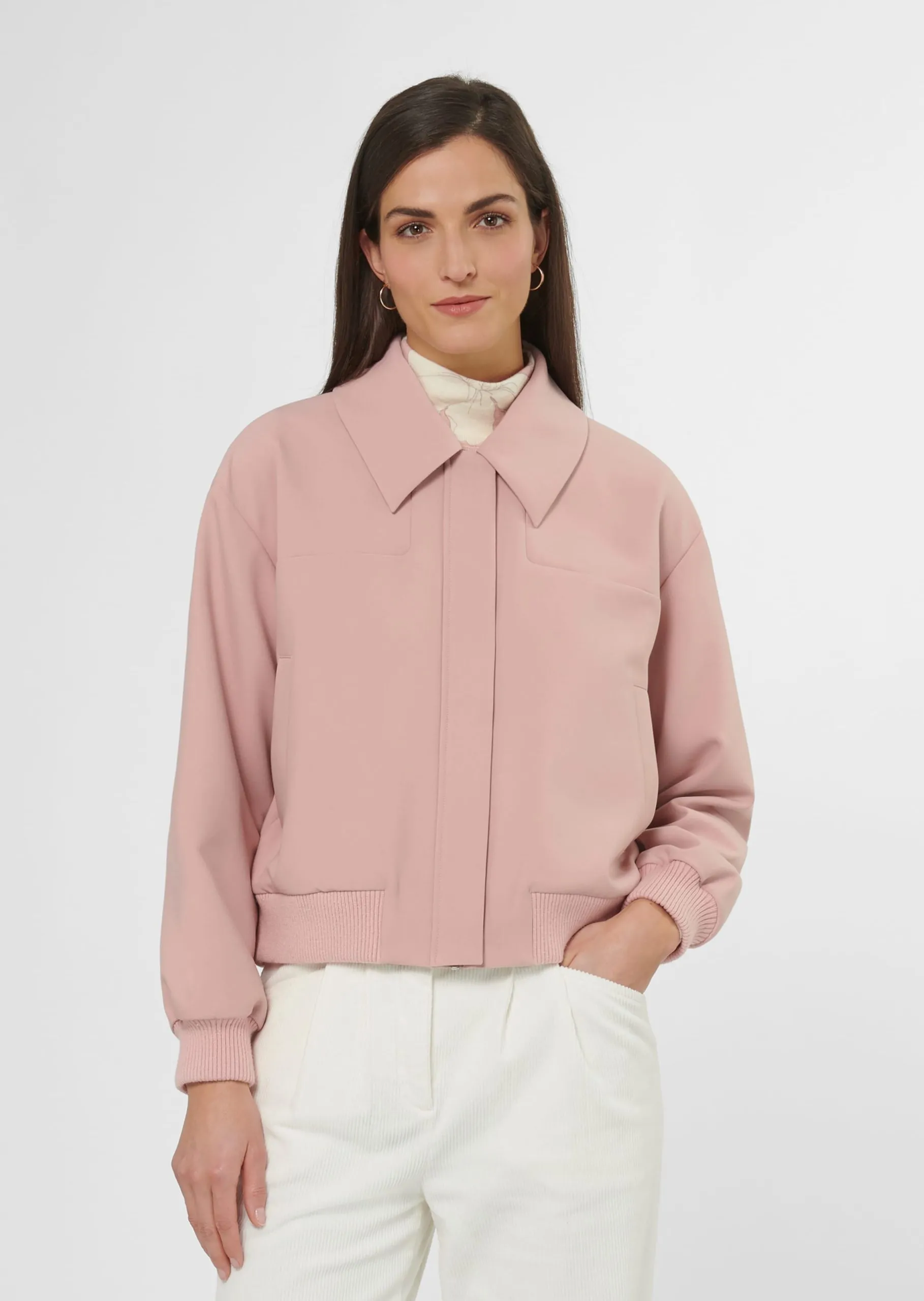 Kurz-Blouson mit Reissverschluss und Strickbündchen.